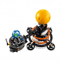 Конструктор LEGO Technic 42179 Планета Земля и Луна на орбите